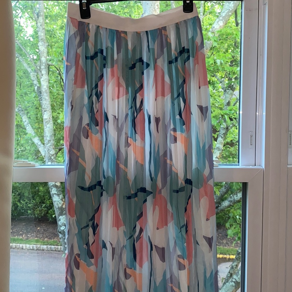 Maxi pleated skirt
